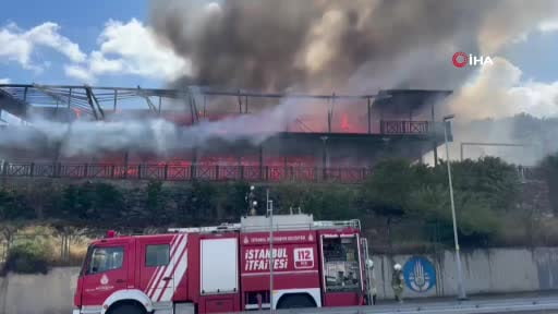 Maltepe’de 2 katlı restorantda yangın: Alevlerin ormanlık alana sıçramaması için çalışma...