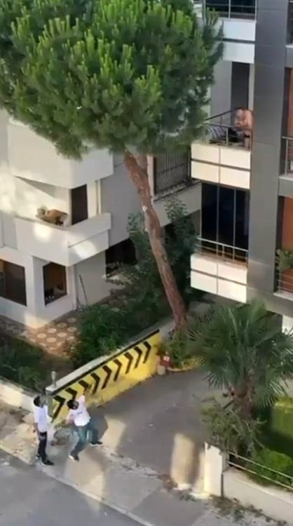 MALTEPE İLÇESİNDE BİR EVDEN YÜKSELEN KADININ ÇIĞLIKLARI KARŞISINDA DURUMA TEPKİSİZ KALAMAYAN BİR...