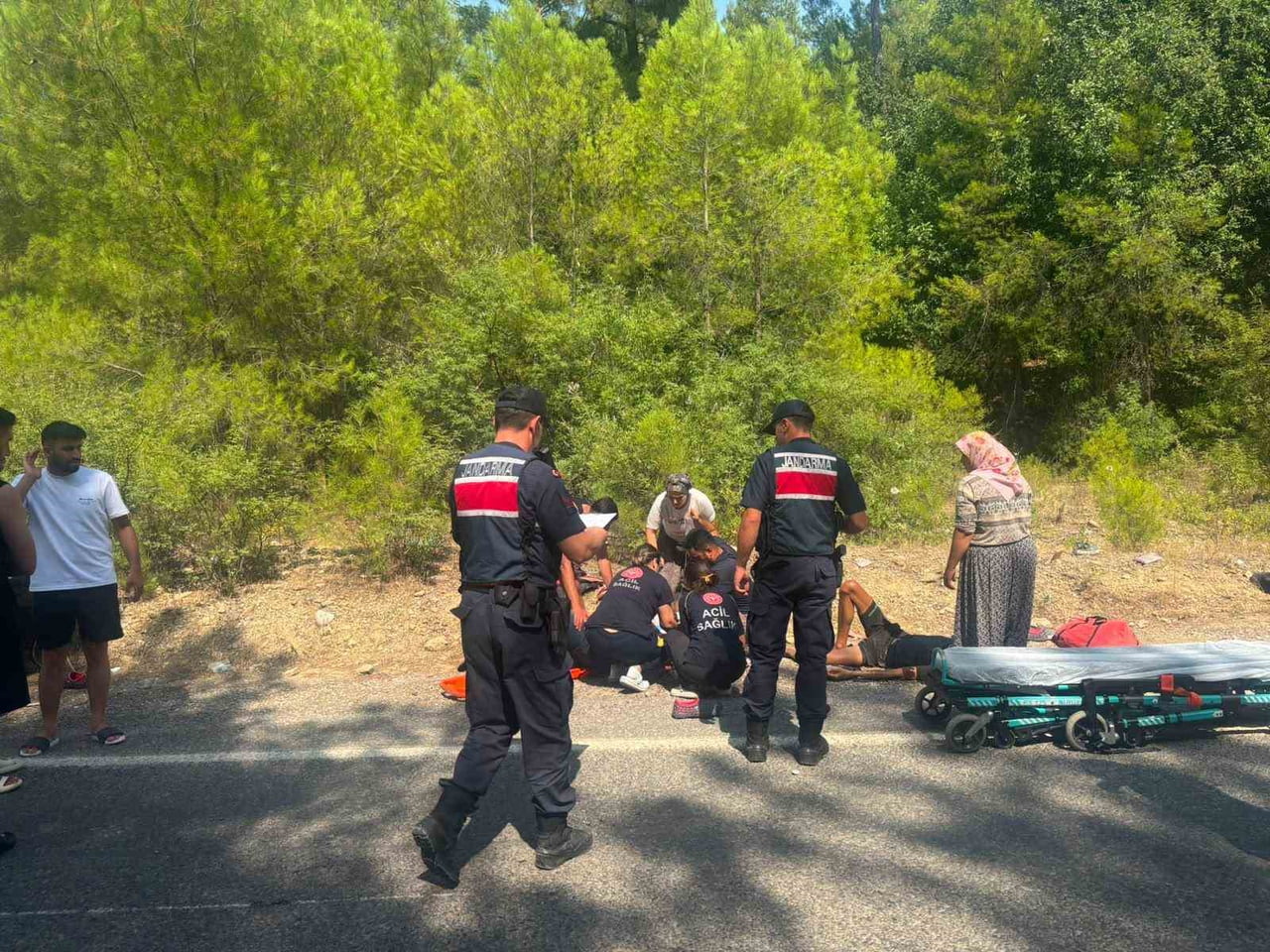 MANAVGAT İLÇESİNDE BİR RAFTİNG İŞLETMESİNE AİT ARACIN ARKASINA TAKILI RÖMORKTA BULUNAN BOTLARIN...
