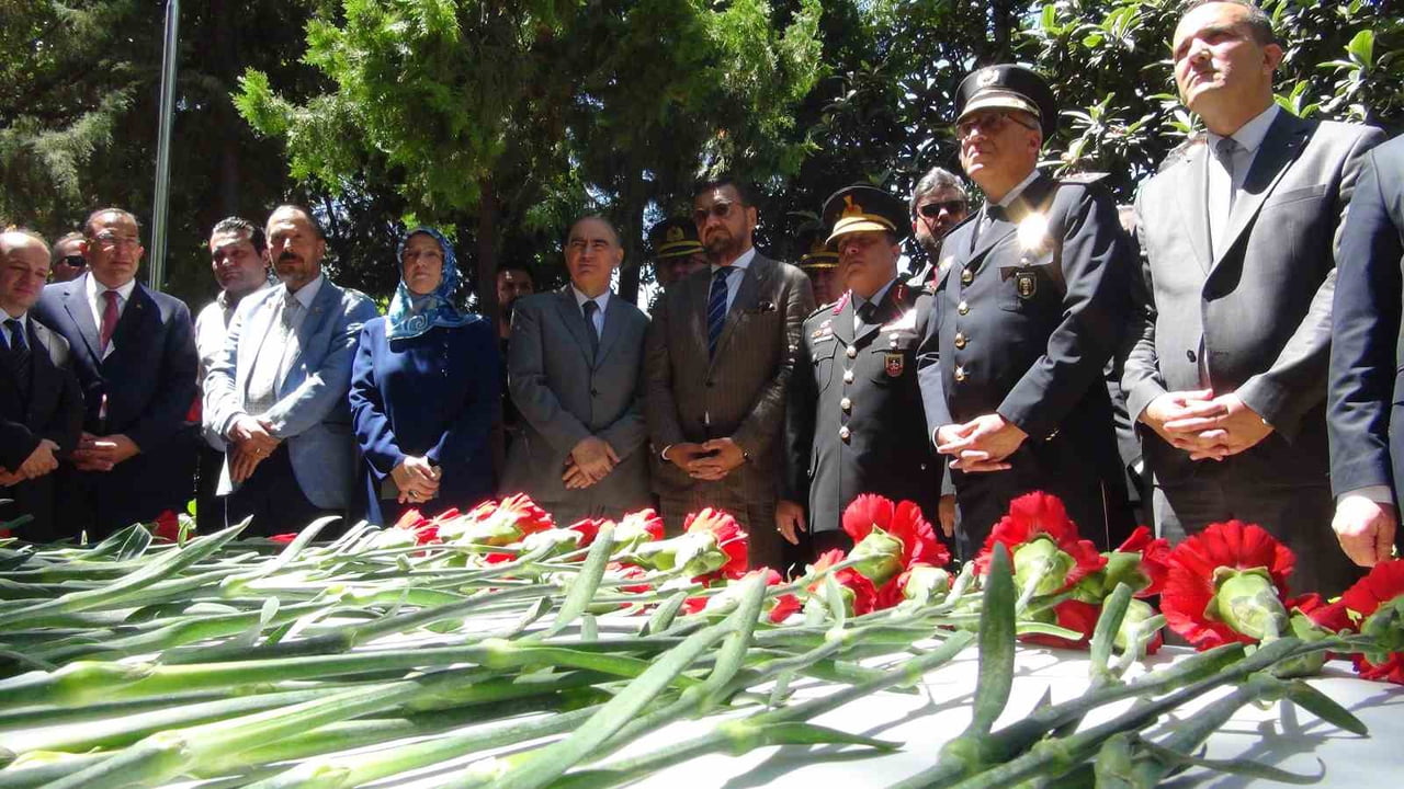 MANİSA'DA 15 TEMMUZ DEMOKRASİ VE MİLLİ BİRLİK GÜNÜ DOLAYISIYLA GARNİZON ŞEHİTLİĞİ VE POLİS...