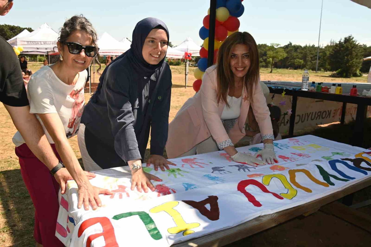 MANİSA'DA 30 HAZİRAN KORUYUCU AİLE GÜNÜ DOLAYISIYLA AİLE VE SOSYAL HİZMETLER İL MÜDÜRLÜĞÜ...