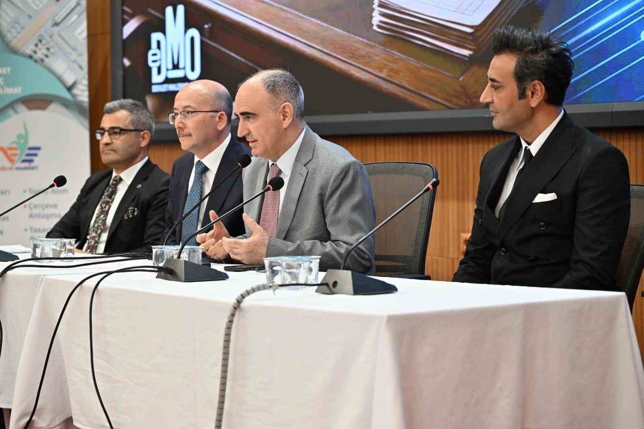 MANİSA'DA DÜZENLENEN DMO SATIN ALMA VE TEDARİKÇİ BİLGİLENDİRME TOPLANTISI'NDA KAMU ALIMLARINDA...
