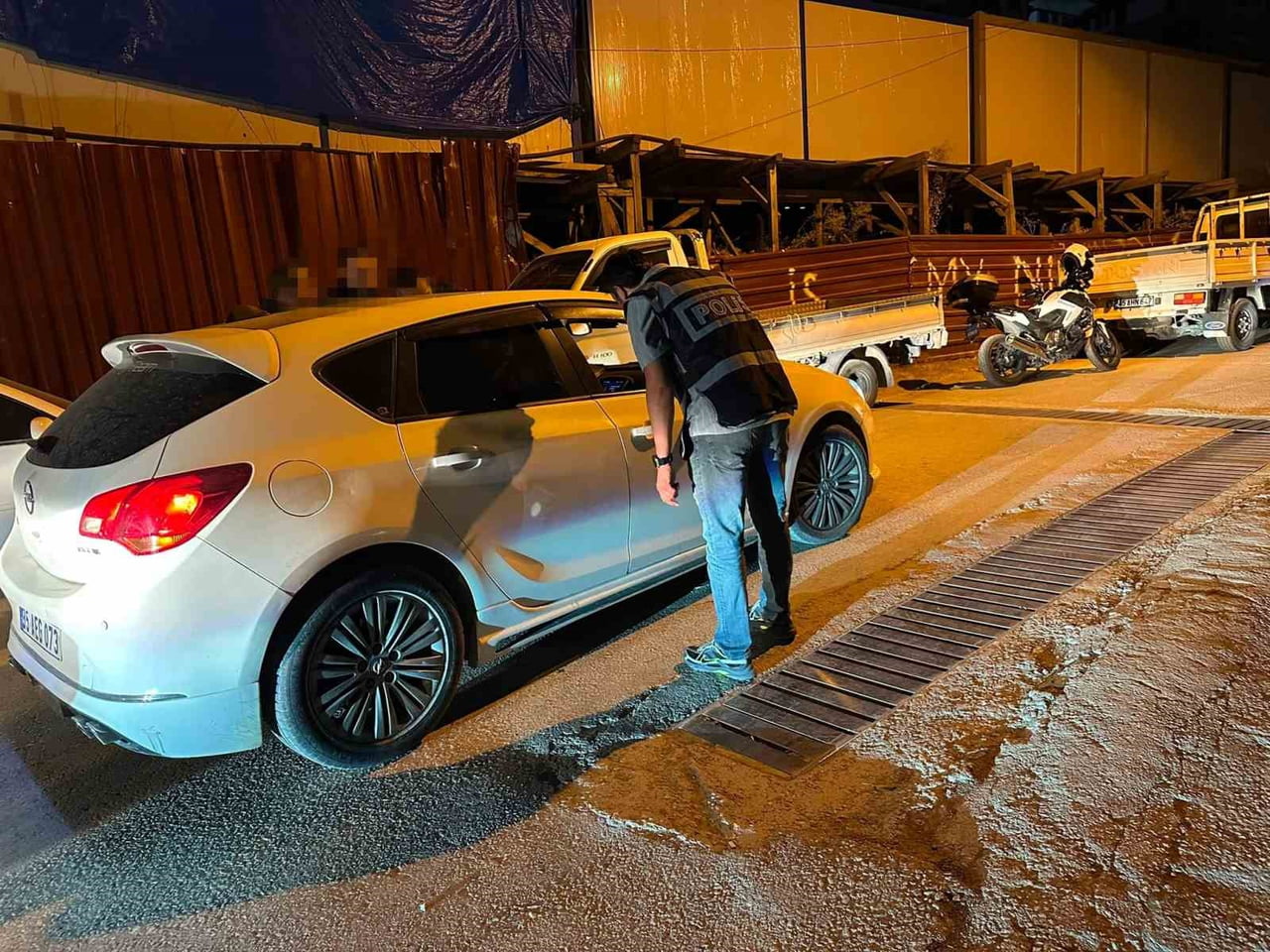 MANİSA'DA POLİS EKİPLERİNİN İL GENELİNDE EŞ ZAMANLI DÜZENLEDİĞİ "NARKO ALAN UYGULAMASI"NDA...
