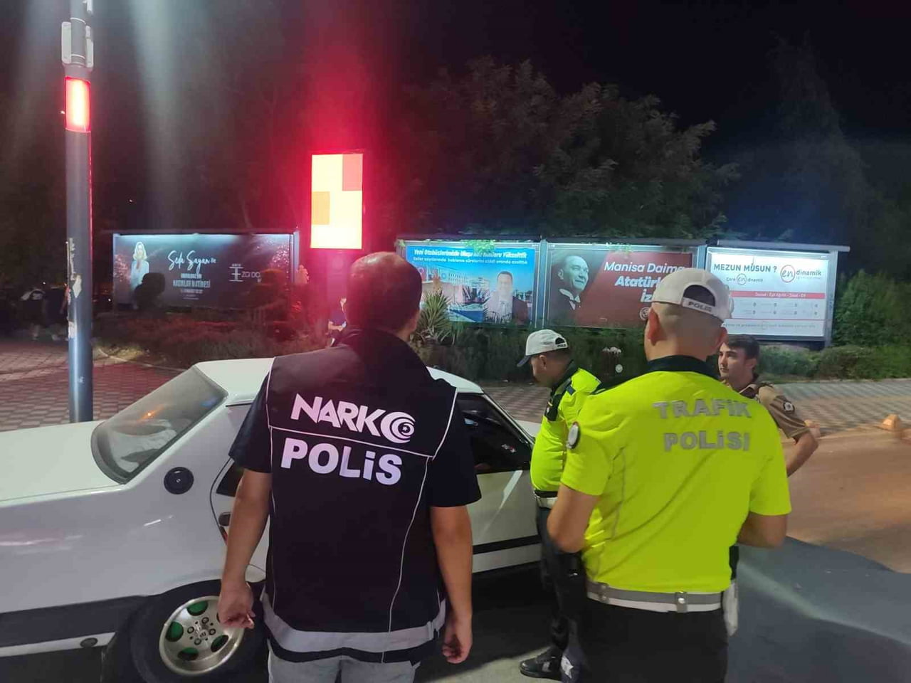 MANİSA'DA POLİS EKİPLERİNİN İL GENELİNDE EŞ ZAMANLI DÜZENLEDİĞİ "NARKO ALAN UYGULAMASI"NDA...