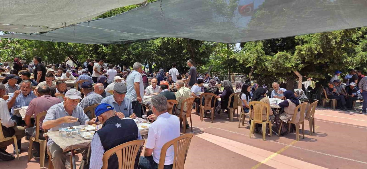 MANİSA'NIN GÖRDES İLÇESİNE BAĞLI BEĞEL MAHALLESİ'NDE BU YIL 3'ÜNCÜSÜ DÜZENLENEN GELENEKSEL KÖY...
