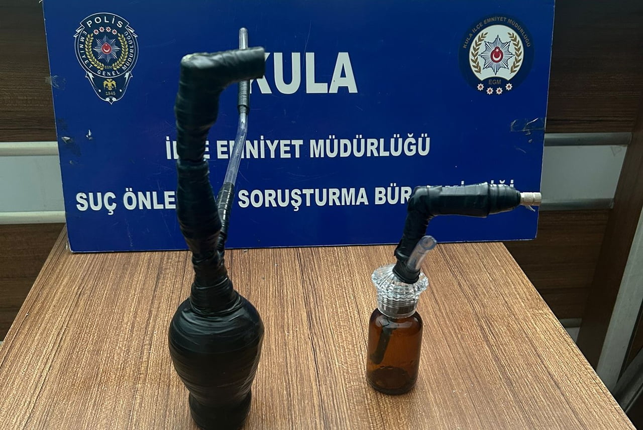 MANİSA'NIN KULA İLÇESİNDE POLİS EKİPLERİNCE ARANAN ŞAHISLARIN YAKALANMASINA VE UYUŞTURUCU MADDE...