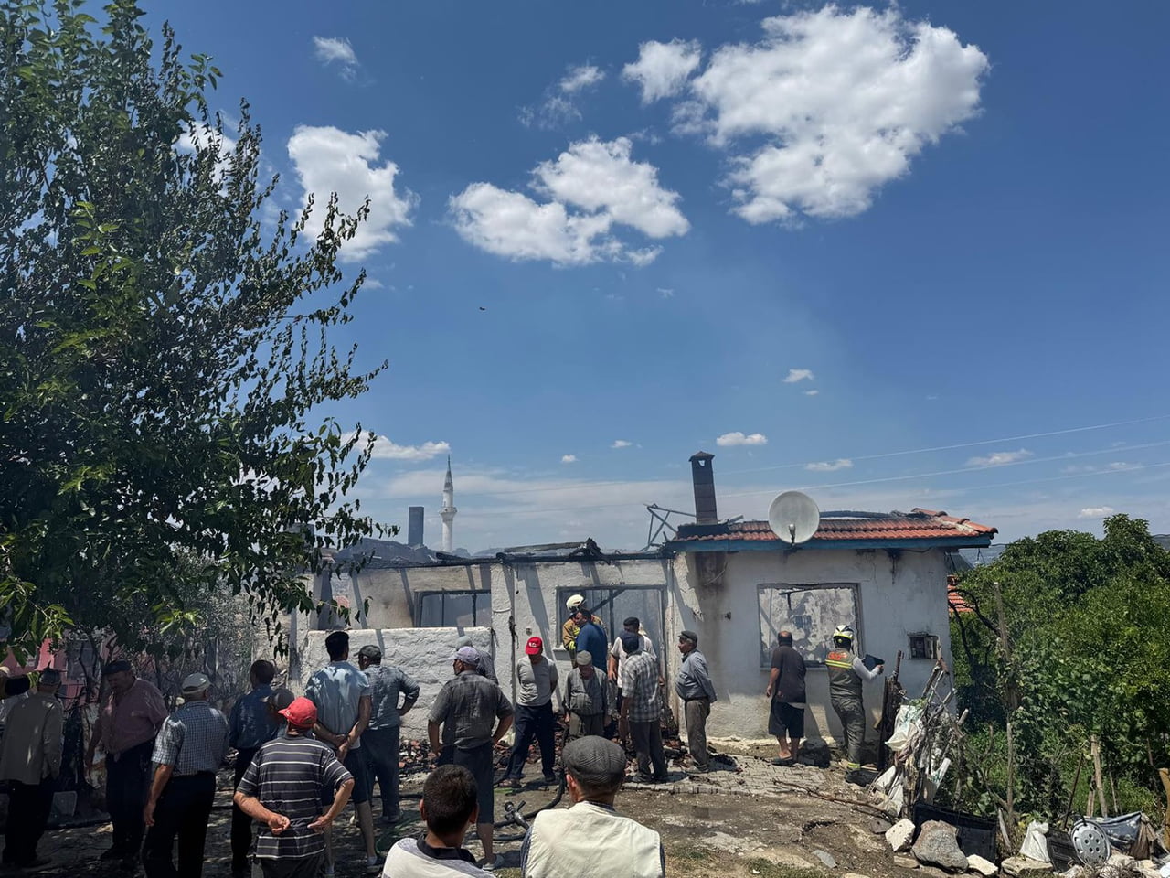 MANİSA'NIN KULA İLÇESİNDE TEK KATLI MÜSTAKİL EVDE ÇIKAN YANGINDA CAN KAYBI YA DA YARALANMA...