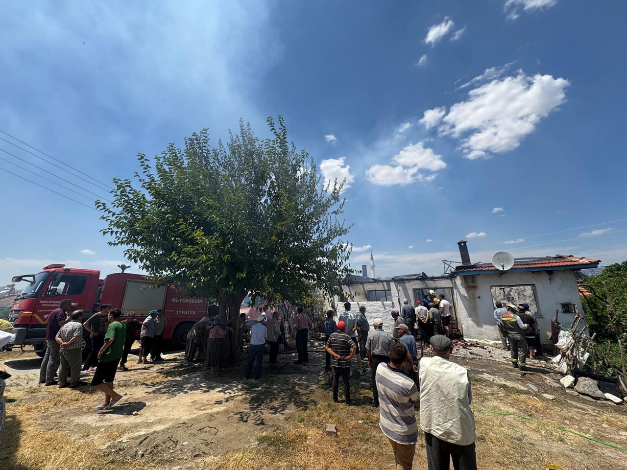 MANİSA'NIN KULA İLÇESİNDE TEK KATLI MÜSTAKİL EVDE ÇIKAN YANGINDA CAN KAYBI YA DA YARALANMA...