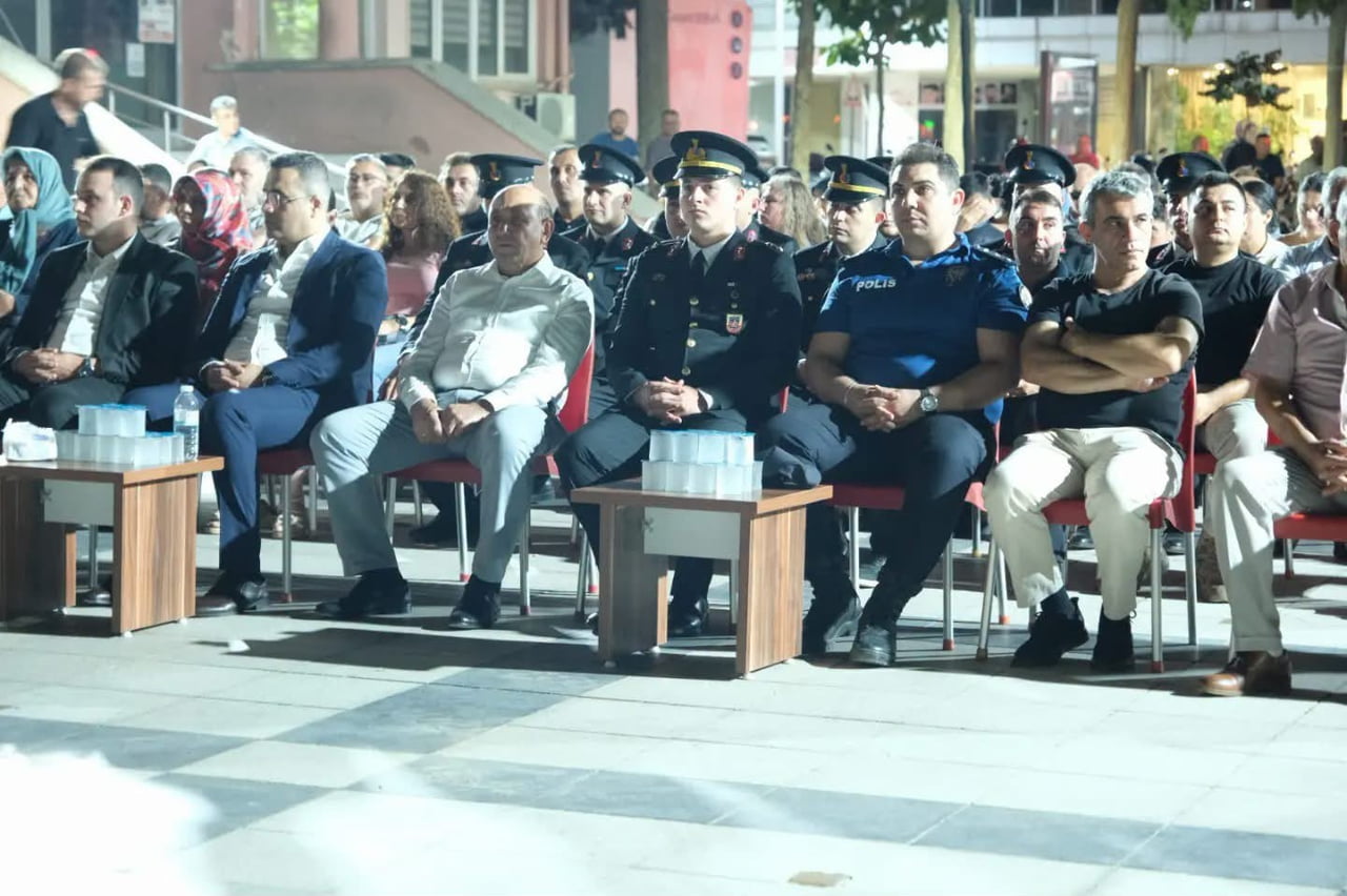 MANİSA'NIN SARIGÖL İLÇESİNDE 15 TEMMUZ DEMOKRASİ VE MİLLİ BİRLİK GÜNÜ DOLAYISIYLA DÜZENLENEN ANMA...