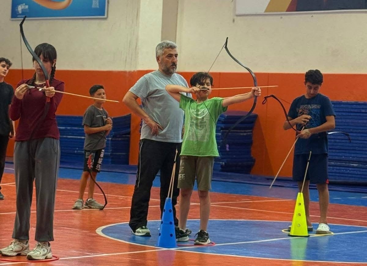 MANİSA'NIN SARIGÖL İLÇESİNDE GENÇLİK VE SPOR İLÇE MÜDÜRLÜĞÜ BÜNYESİNDE DÜZENLENEN GELENEKSEL TÜRK...