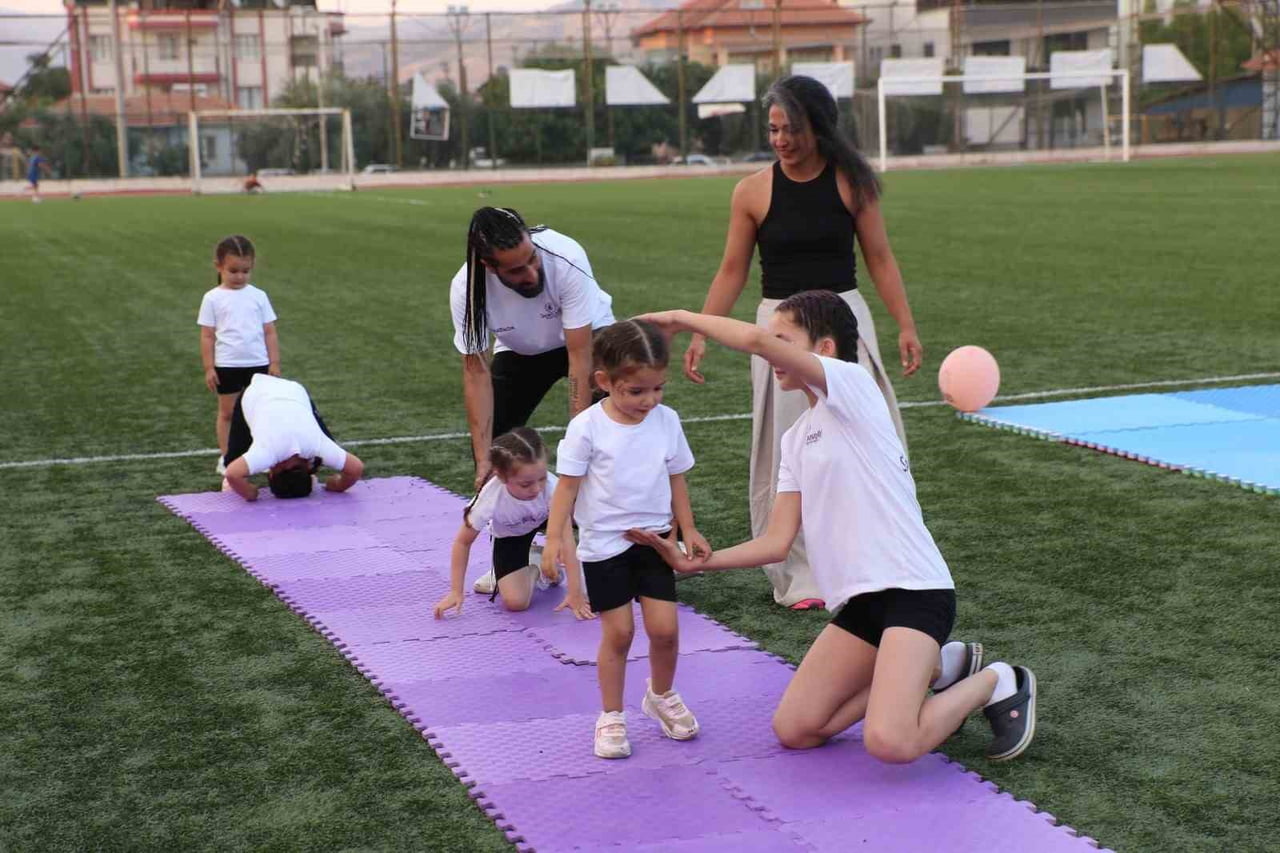 MANİSA'NIN SARIGÖL İLÇESİNDE İLK KEZ DÜZENLENEN CİMNASTİK ŞÖLENİ BÜYÜK İLGİ GÖRDÜ. SPORTLAND01...
