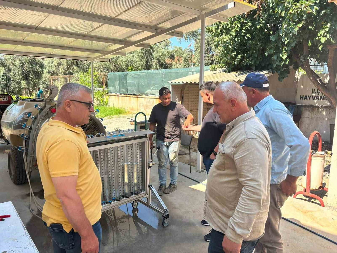 MANİSA'NIN SARIGÖL İLÇESİNDE KURULAN ZİRAİ MÜCADELE ALET VE MAKİNELERİ TEST İSTASYONU, İLAÇLAMA...