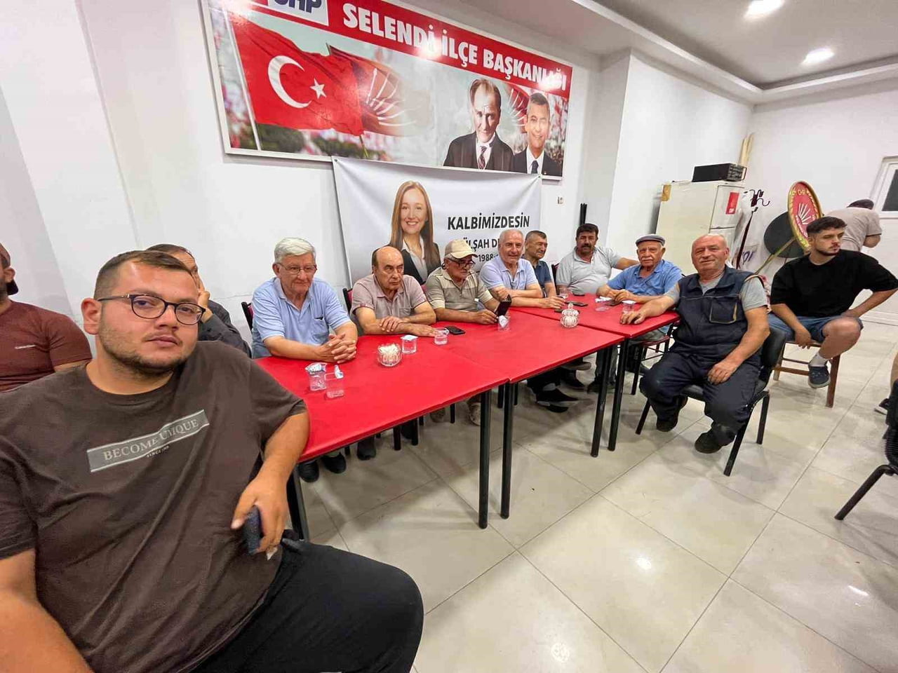 MANİSA'NIN SELENDİ İLÇESİNDE CHP İLÇE BAŞKANI CEMİL KURT, KADIN VE GENÇLİK KOLLARI YÖNETİMLERİYLE...