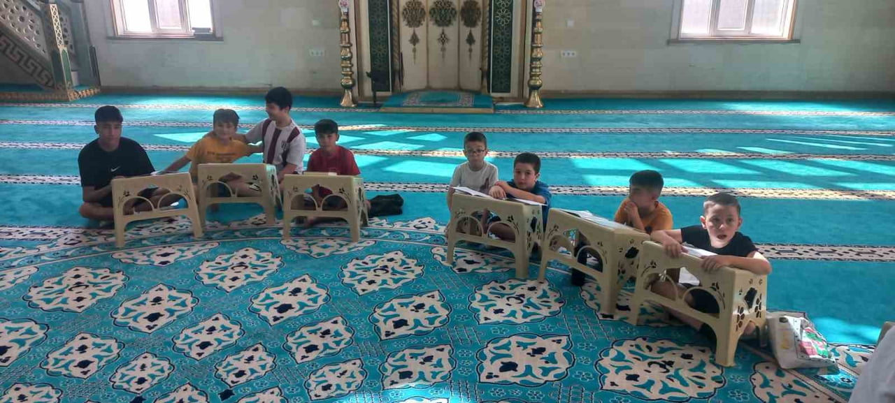 MANİSA'NIN SELENDİ İLÇESİNDE YAZ KUR'AN KURSLARININ BAŞLAMASIYLA BİRLİKTE 84 CAMİ ÇOCUKLARLA...