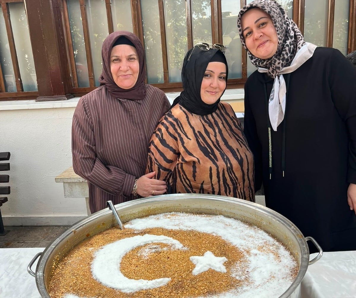 MANİSA'NIN YUNUSEMRE İLÇESİNDEKİ 663 YILLIK GEÇMİŞE SAHİP HAKİ BABA VELİ CAMİİ'NDE MUHARREM AYI...