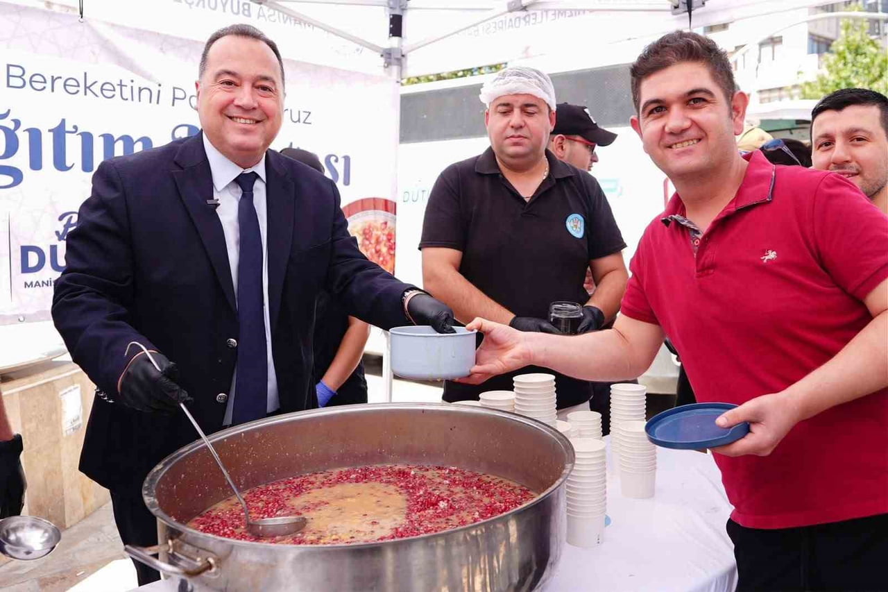 MANİSA BÜYÜKŞEHİR BELEDİYE BAŞKANI BESİM DUTLULU, GENEL SEKRETER YARDIMCILARI VE SİVİL TOPLUM...