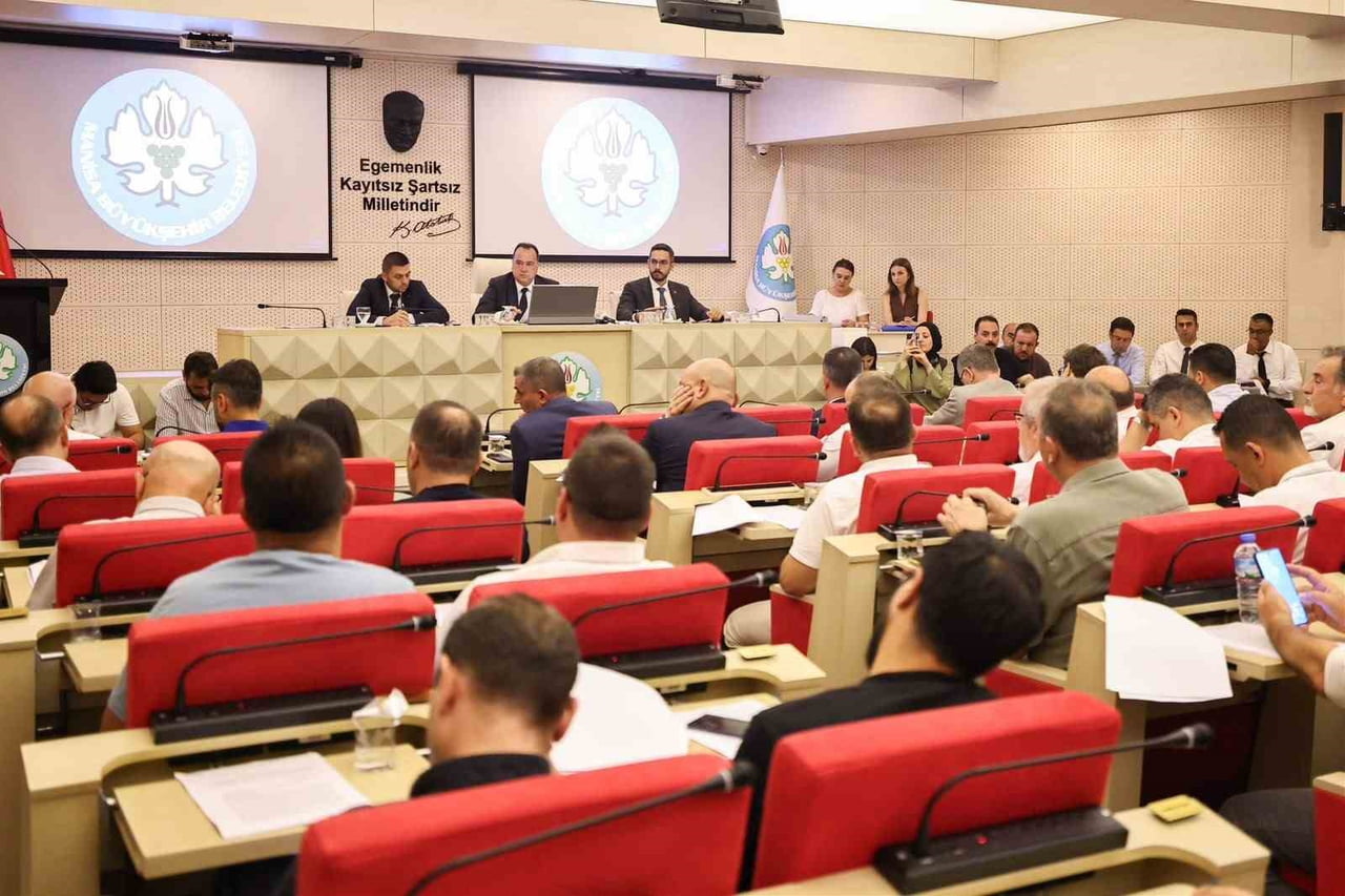 MANİSA BÜYÜKŞEHİR BELEDİYE BAŞKANI BESİM DUTLULU, TEMMUZ AYI MECLİS TOPLANTISI'NDA KENT GENELİNDE...