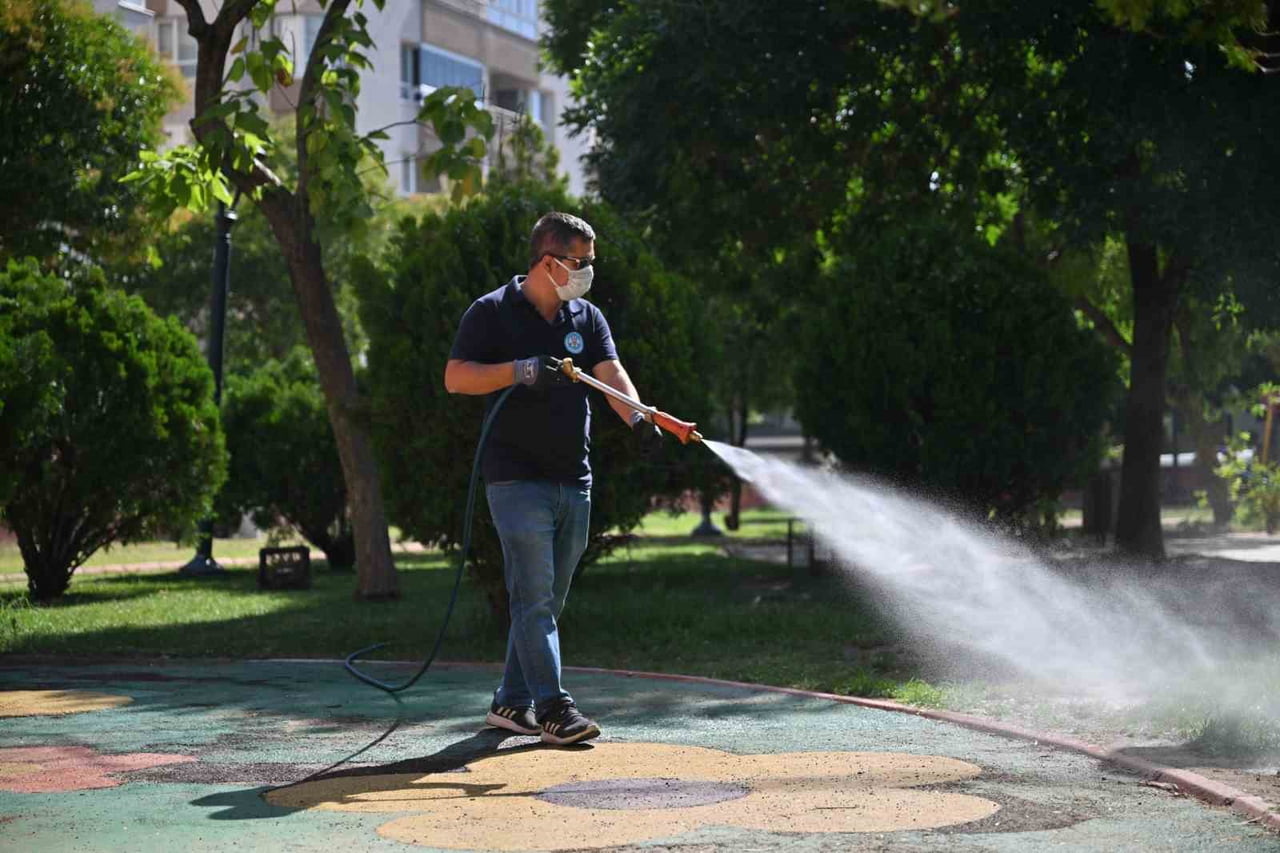 MANİSA BÜYÜKŞEHİR BELEDİYESİ, HALK SAĞLIĞINI KORUMAK AMACIYLA 17 İLÇEDE SİVRİSİNEKTEN KENEYE...