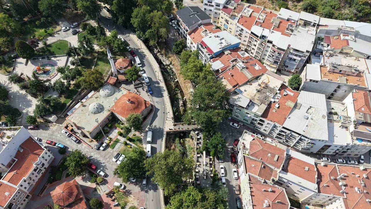 MANİSA BÜYÜKŞEHİR BELEDİYESİ İLE MASKİ EKİPLERİ, ÇAYBAŞI DERESİ'NDE KAPSAMLI TEMİZLİK ÇALIŞMASI...