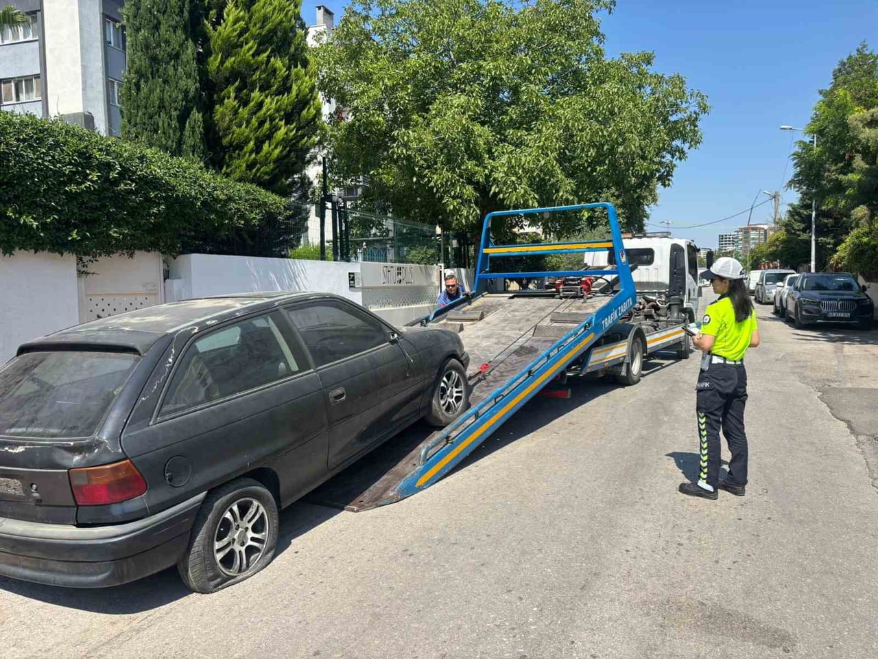 MANİSA BÜYÜKŞEHİR BELEDİYESİ, KENT ESTETİĞİNİ KORUMAK VE TRAFİK GÜVENLİĞİNİ ARTIRMAK AMACIYLA...