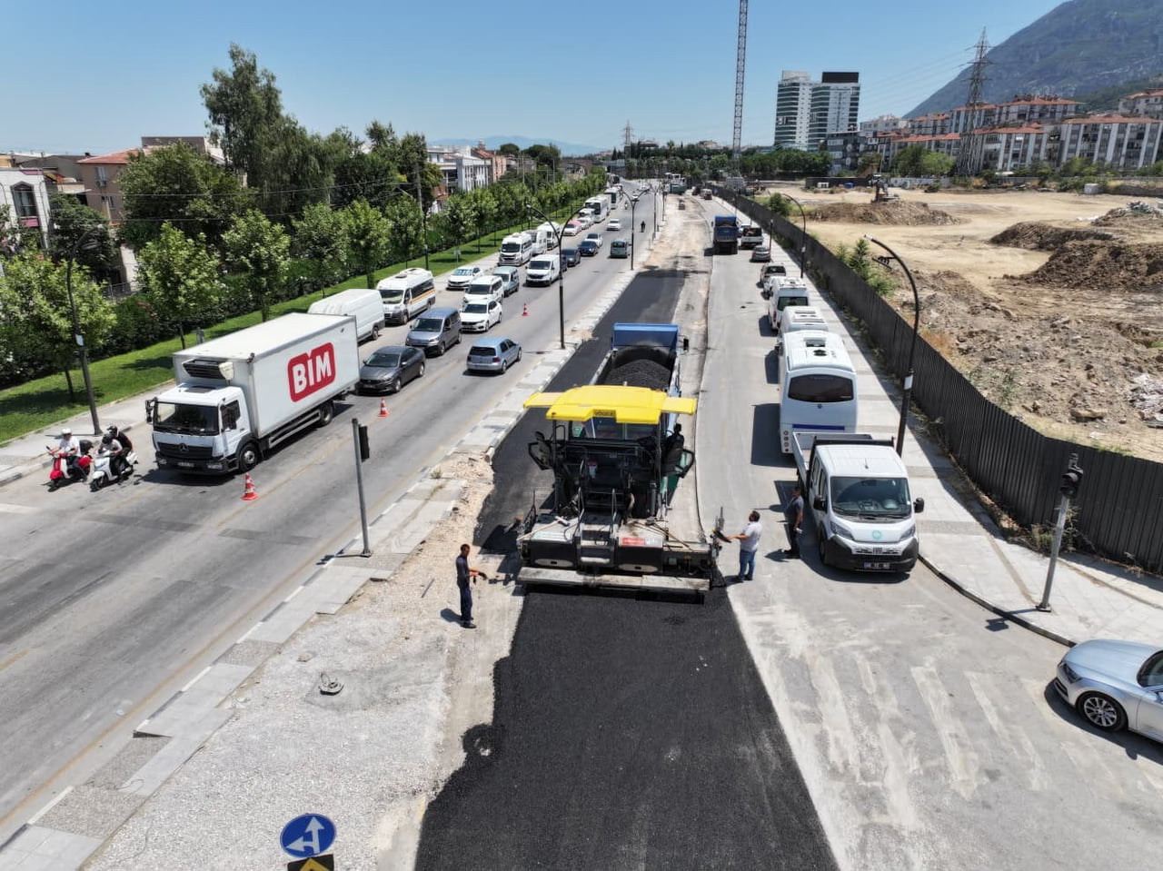 MANİSA BÜYÜKŞEHİR BELEDİYESİ, KENT TRAFİĞİNİ RAHATLATMAK VE ULAŞIMI DAHA GÜVENLİ VE AKICI HALE...