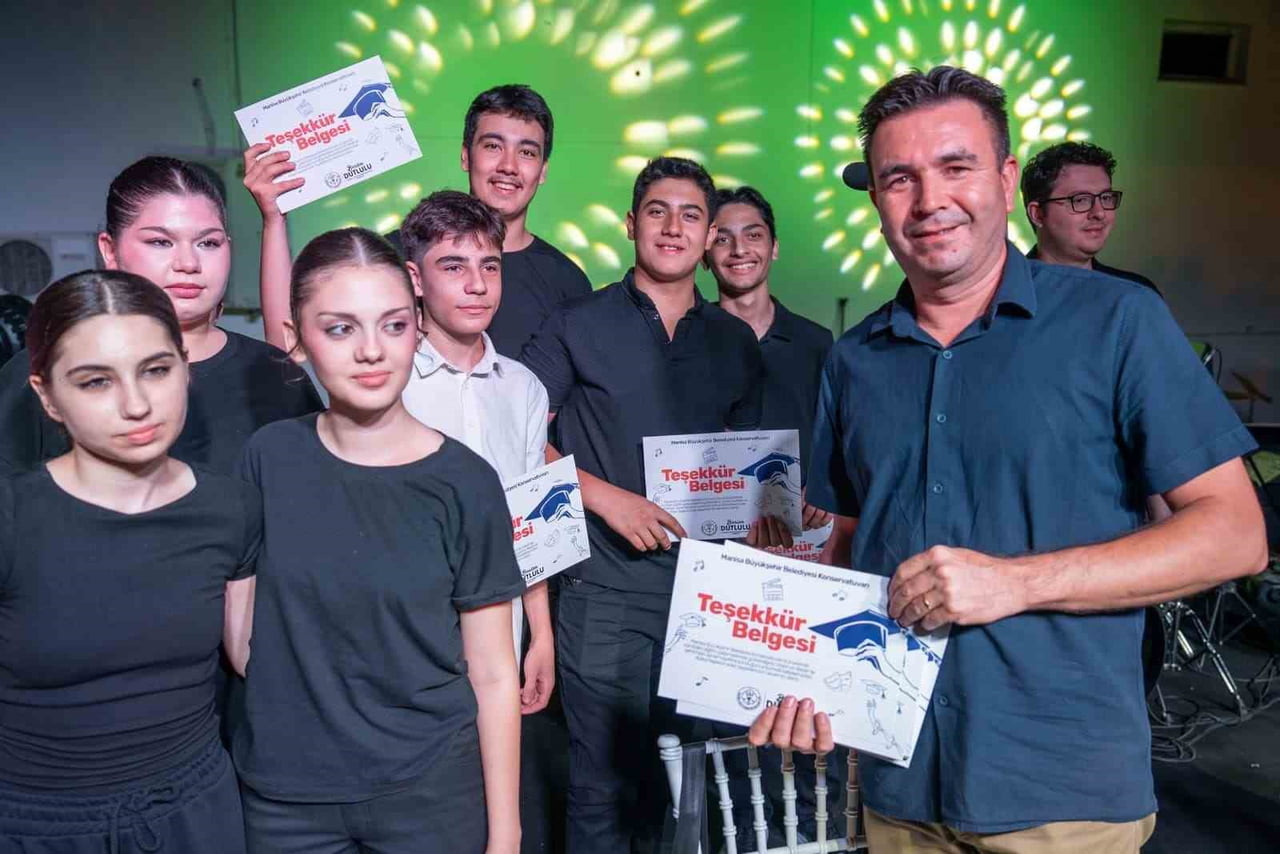 MANİSA BÜYÜKŞEHİR BELEDİYESİ KONSERVATUVARI ÖĞRENCİLERİ, YIL BOYUNCA EDİNDİKLERİ BİLGİ VE...