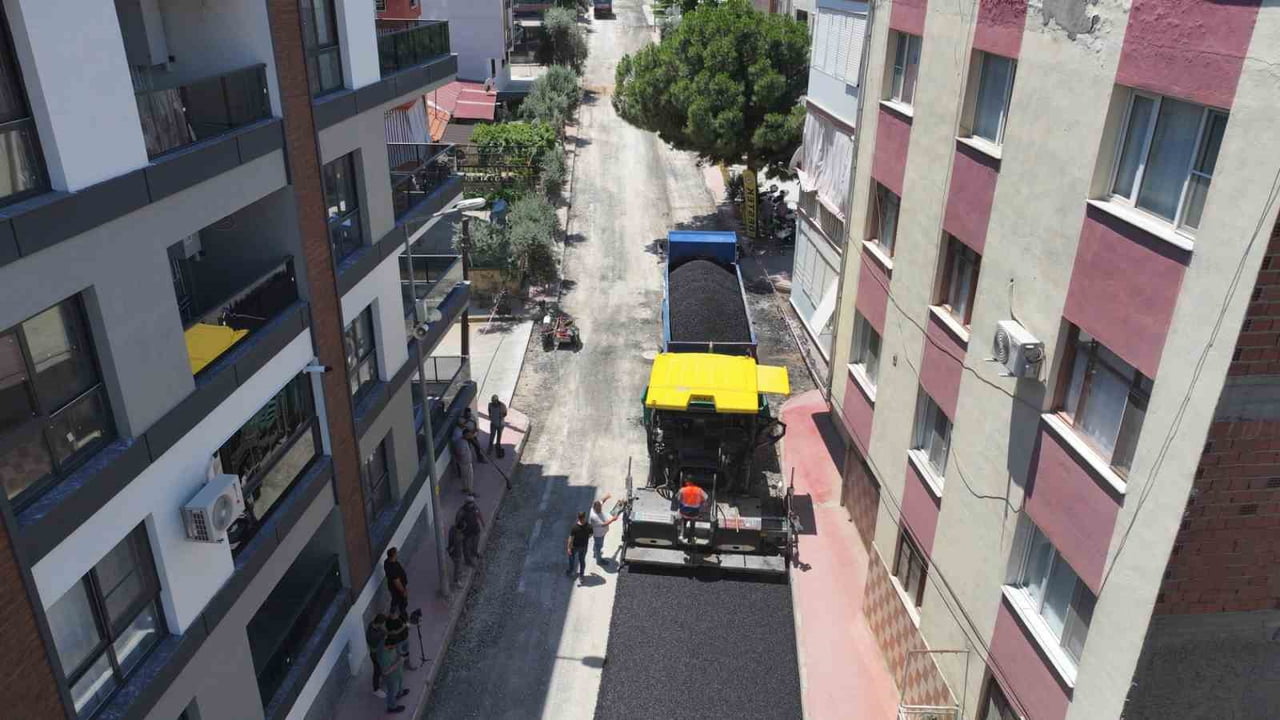 MANİSA BÜYÜKŞEHİR BELEDİYESİ, MASKİ'NİN ALTYAPISINI YENİLEDİĞİ ALAŞEHİR FATİH CADDESİ'NDE SICAK...