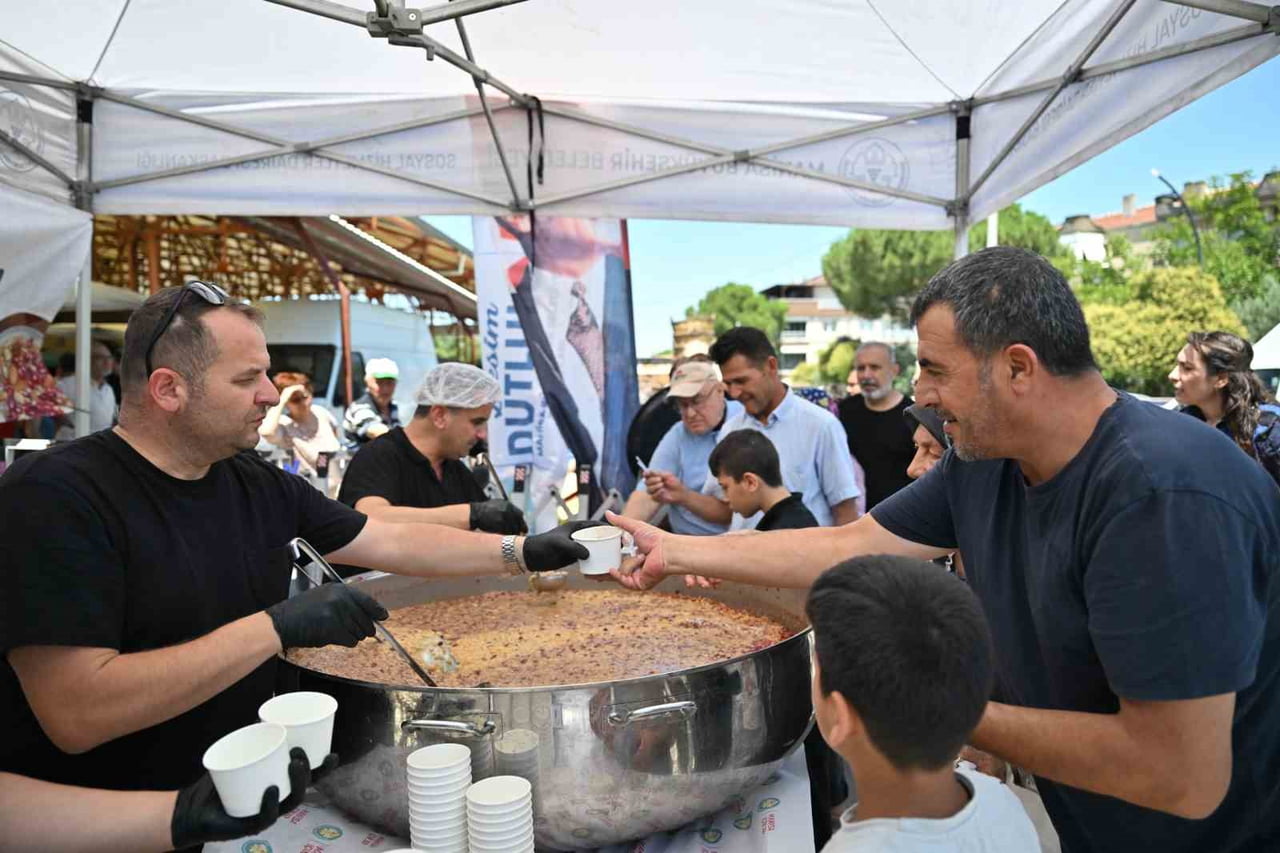 MANİSA BÜYÜKŞEHİR BELEDİYESİ, MUHARREM AYI DOLAYISIYLA ALAYBEY VE LALELİ PAZARLARINDA KURULAN...