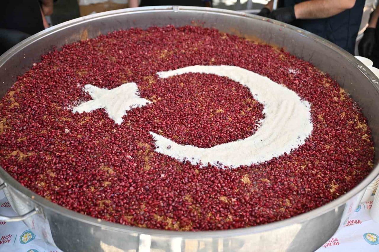 MANİSA BÜYÜKŞEHİR BELEDİYESİ, MUHARREM AYI DOLAYISIYLA ALAYBEY VE LALELİ PAZARLARINDA KURULAN...