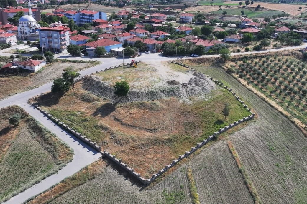 MANİSA BÜYÜKŞEHİR BELEDİYESİ, SELENDİ'NİN ŞEREFİYE MAHALLESİ'NDE YAKLAŞIK 5 BİN 500 METREKARELİK...