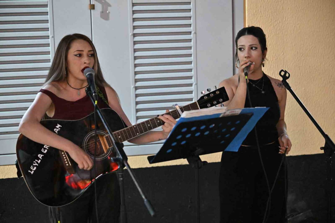 MANİSA BÜYÜKŞEHİR BELEDİYESİ TARAFINDAN DÜZENLENEN "AKUSTİK YAZ AKŞAMLARI" ETKİNLİĞİ KAPSAMINDA...