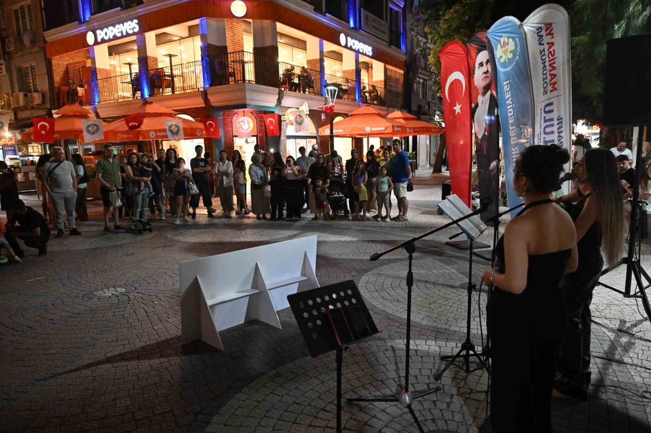 MANİSA BÜYÜKŞEHİR BELEDİYESİ TARAFINDAN DÜZENLENEN "AKUSTİK YAZ AKŞAMLARI" ETKİNLİĞİ KAPSAMINDA...