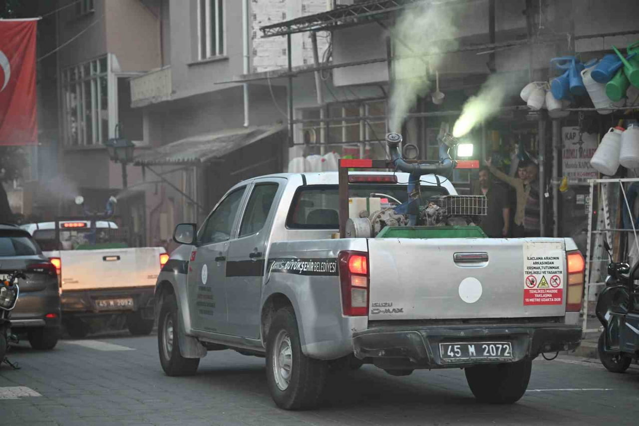 MANİSA BÜYÜKŞEHİR BELEDİYESİ, YAZ AYLARINDA HALK SAĞLIĞINI KORUMAK AMACIYLA VEKTÖRLERLE MÜCADELE...