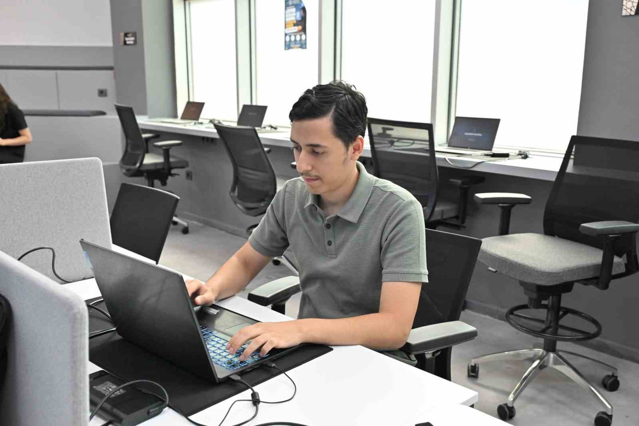 MANİSA BÜYÜKŞEHİR BELEDİYESİNİN HAYATA GEÇİRDİĞİ AKADEMİ MANİSA, ÜCRETSİZ TEKNOLOJİ EĞİTİMLERİYLE...