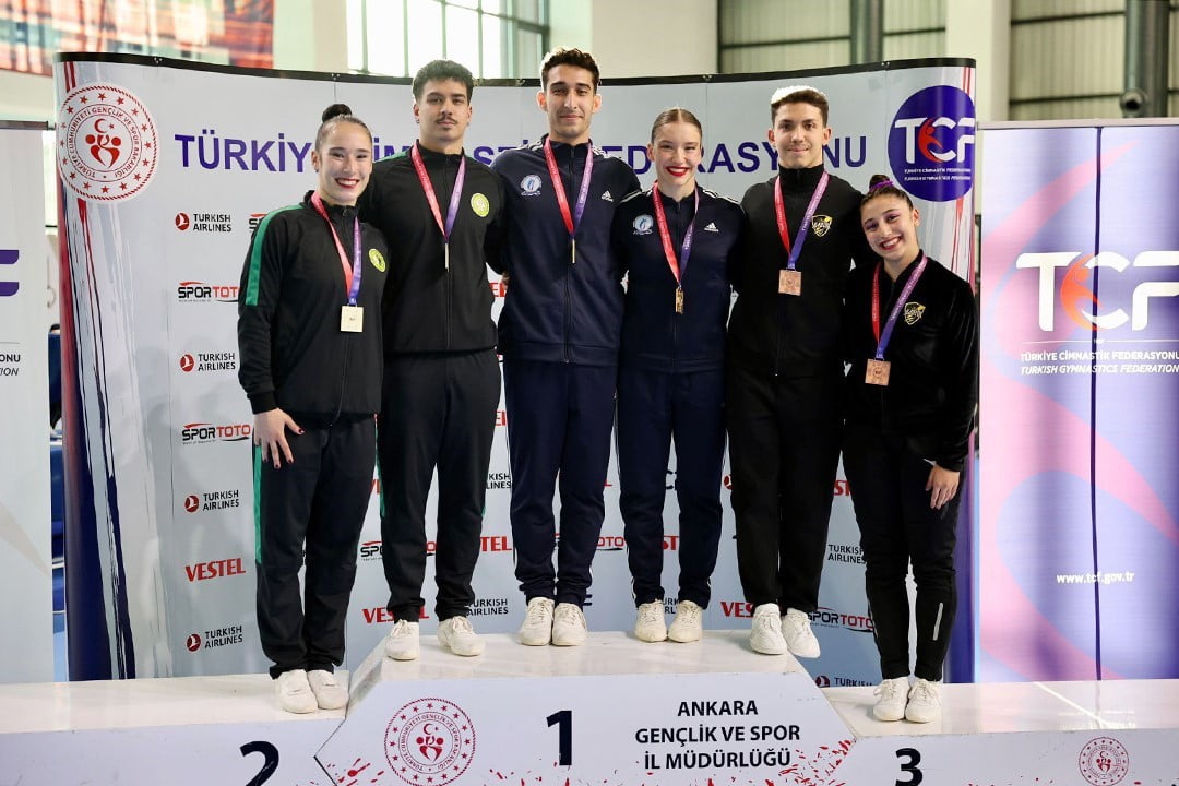 MANİSA CELAL BAYAR ÜNİVERSİTESİ SPOR KULÜBÜ SPORCULARI, ANKARA'DA DÜZENLENEN AEROBİK CİMNASTİK...