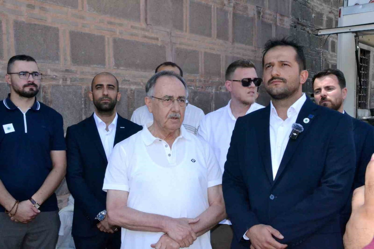 MANİSA ELEKTRUM KULÜBÜ DERNEĞİ TARAFINDAN SULTAN CAMİİ'NDE DÜZENLENEN TÖRENLE SREBRENİTSA...