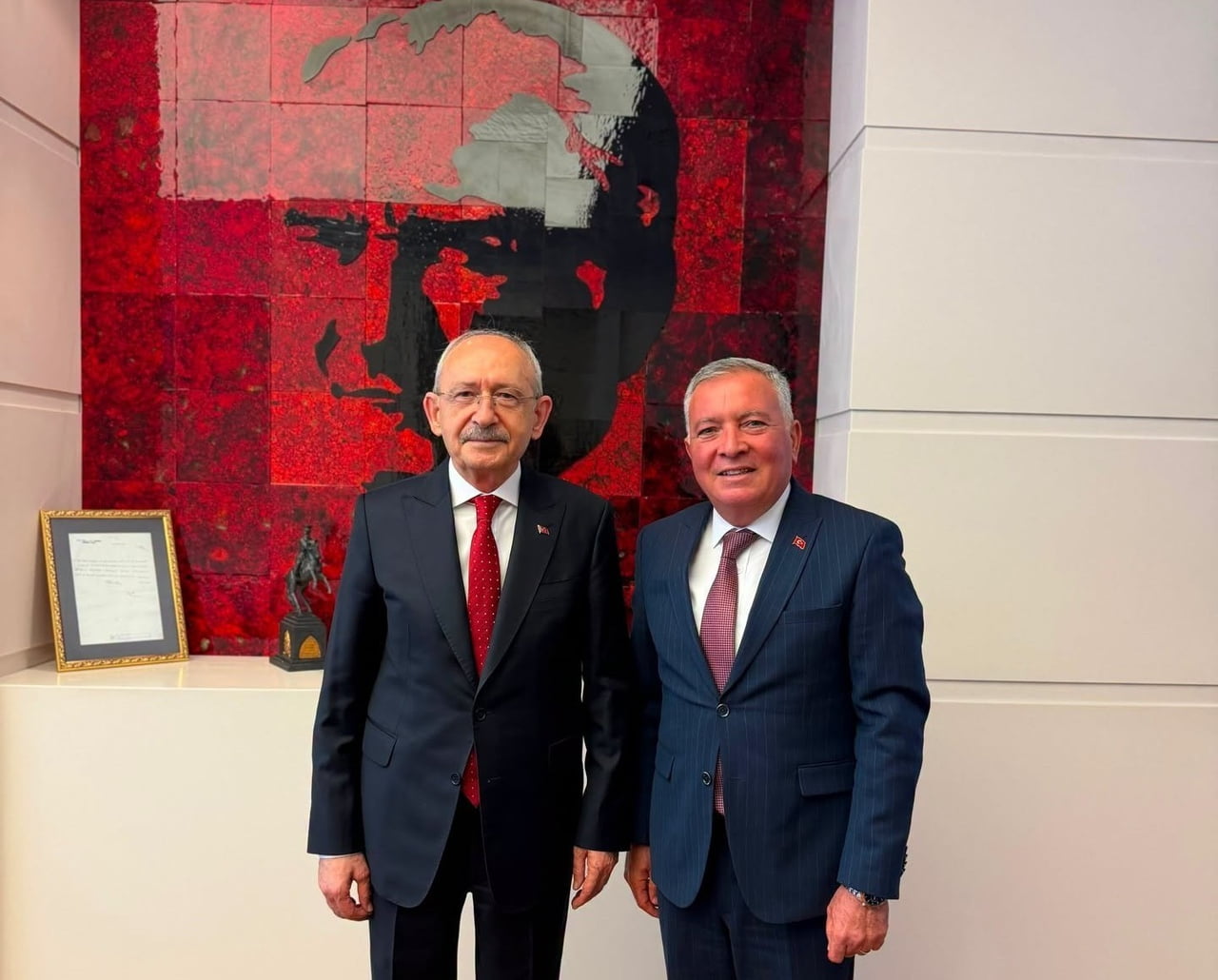 MANİSA MİLLETVEKİLİ ÖZGÜR ÖZEL’İN CHP GRUP TOPLANTISINDA YENİ PARTİ KURACAĞINI AÇIKLAMASININ...