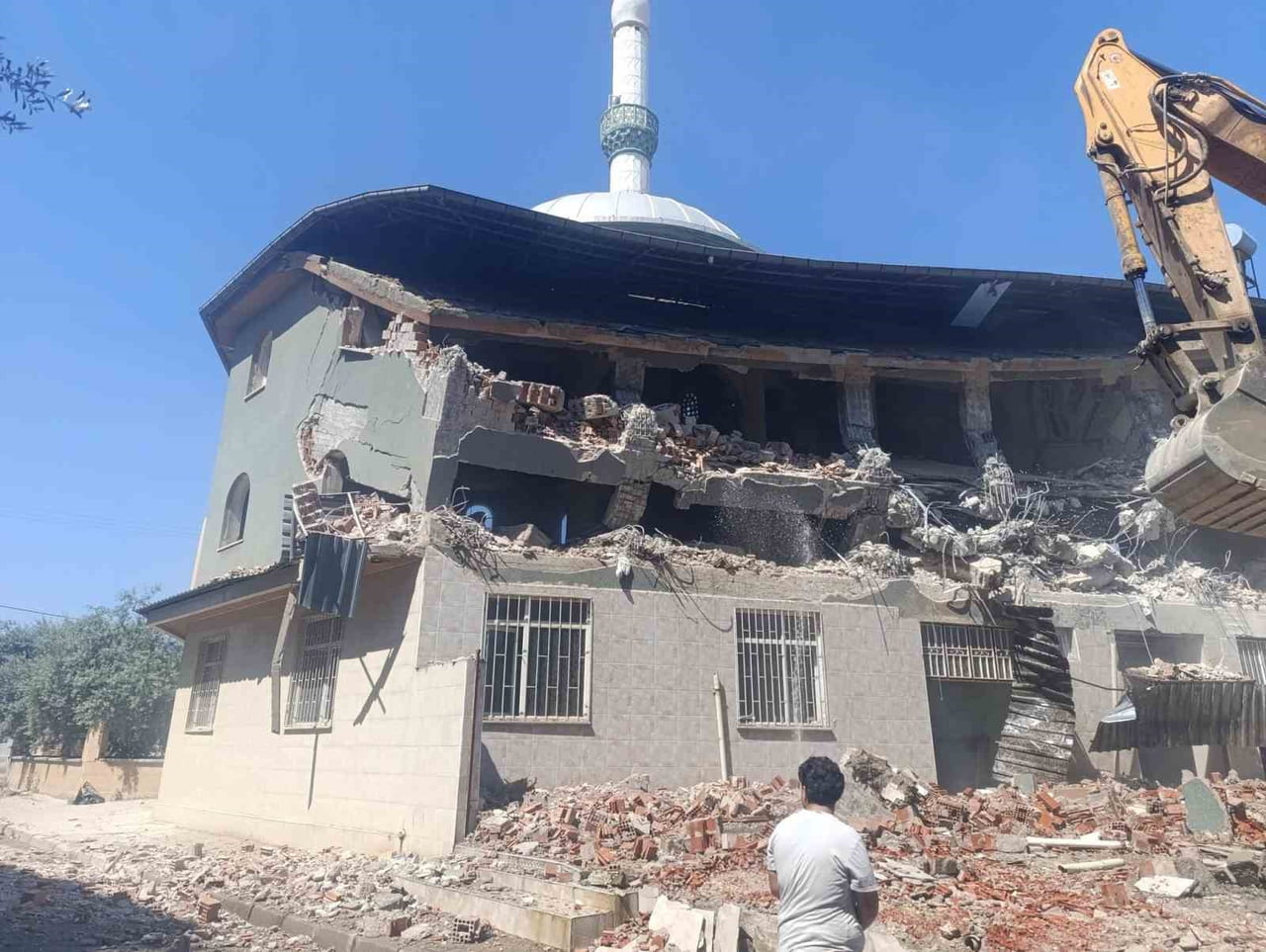 MANİSA’NIN SALİHLİ İLÇESİ GÜMÜŞ MAHALLESİ'NDE 1998 YILINDAN BU YANA VATANDAŞLARA HİZMET VEREN...