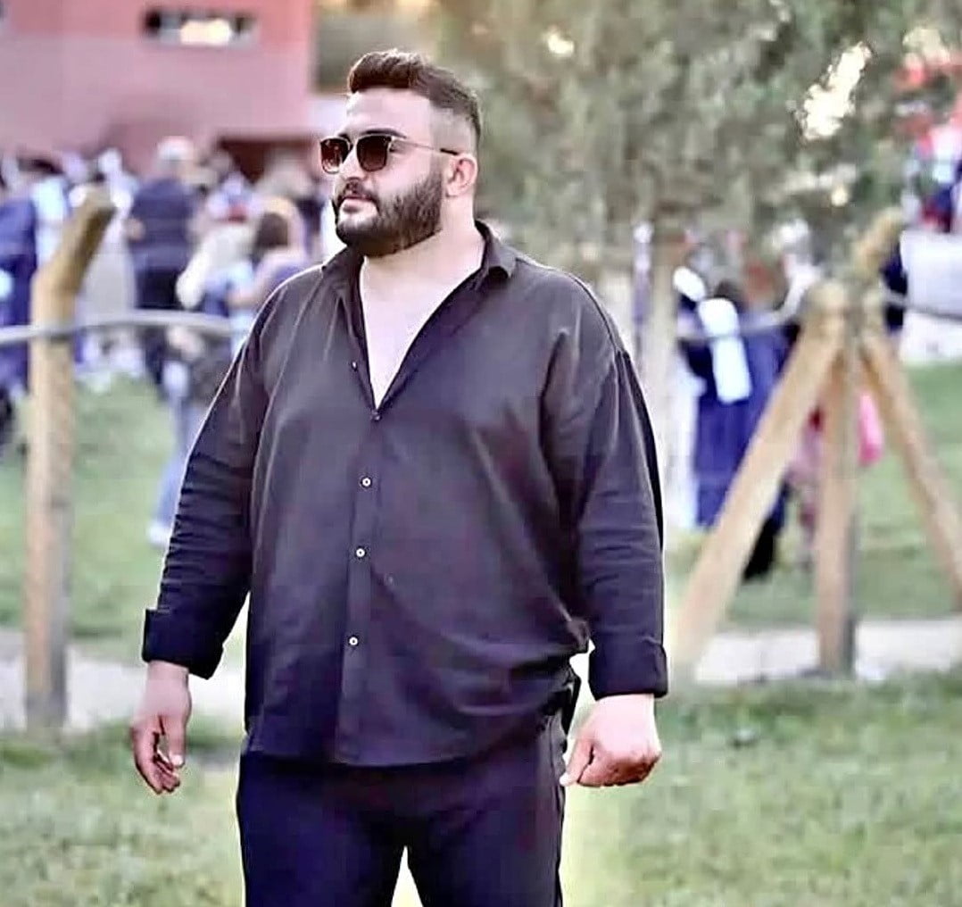 MANİSA’NIN SALİHLİ İLÇESİNDE MEYDANA GELEN TRAFİK KAZASINDA AĞIR YARALANAN 27 YAŞINDAKİ MOTOSİKLET...
