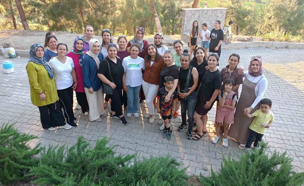 MANİSA’NIN SARIGÖL İLÇESİNDE SINIF ÖĞRETMENİ TUĞBA SÜRÜCÜ, GEÇTİĞİMİZ YIL MEZUN ETTİĞİ VE BU SENE...