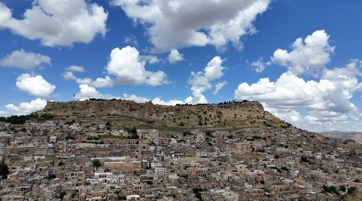 MARDİN'DE 100 ÖĞRENCİYE 5 GÜN ÜCRETSİZ OTEL KONAKLAMA DESTEĞİ