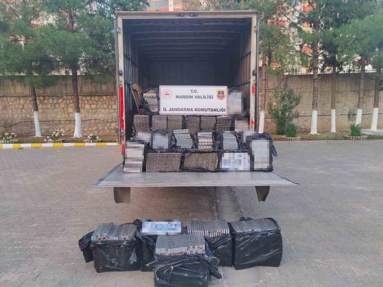 MARDİN'DE İCRA EDİLEN OPERASYONLARDA PİYASA DEĞERİ 5 MİLYON TL OLAN KAÇAK TÜTÜN MAMULLERİ ELE...