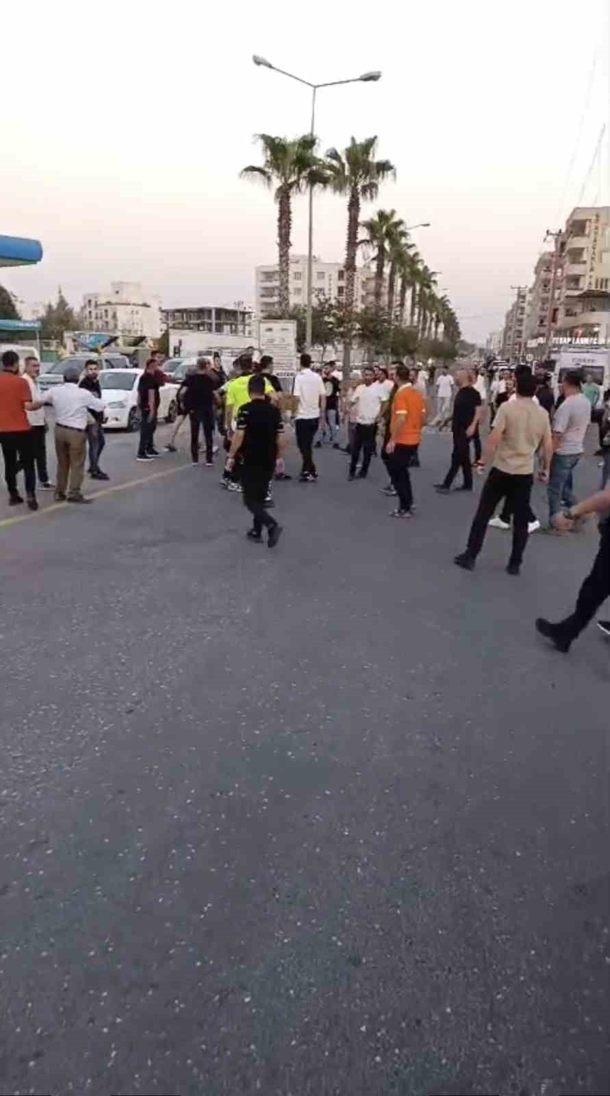MARDİN'İN NUSAYBİN İLÇESİNDE İKİ GRUP ARASINDA ÇIKAN KAVGADA 2 KİŞİ YARALANDI.
