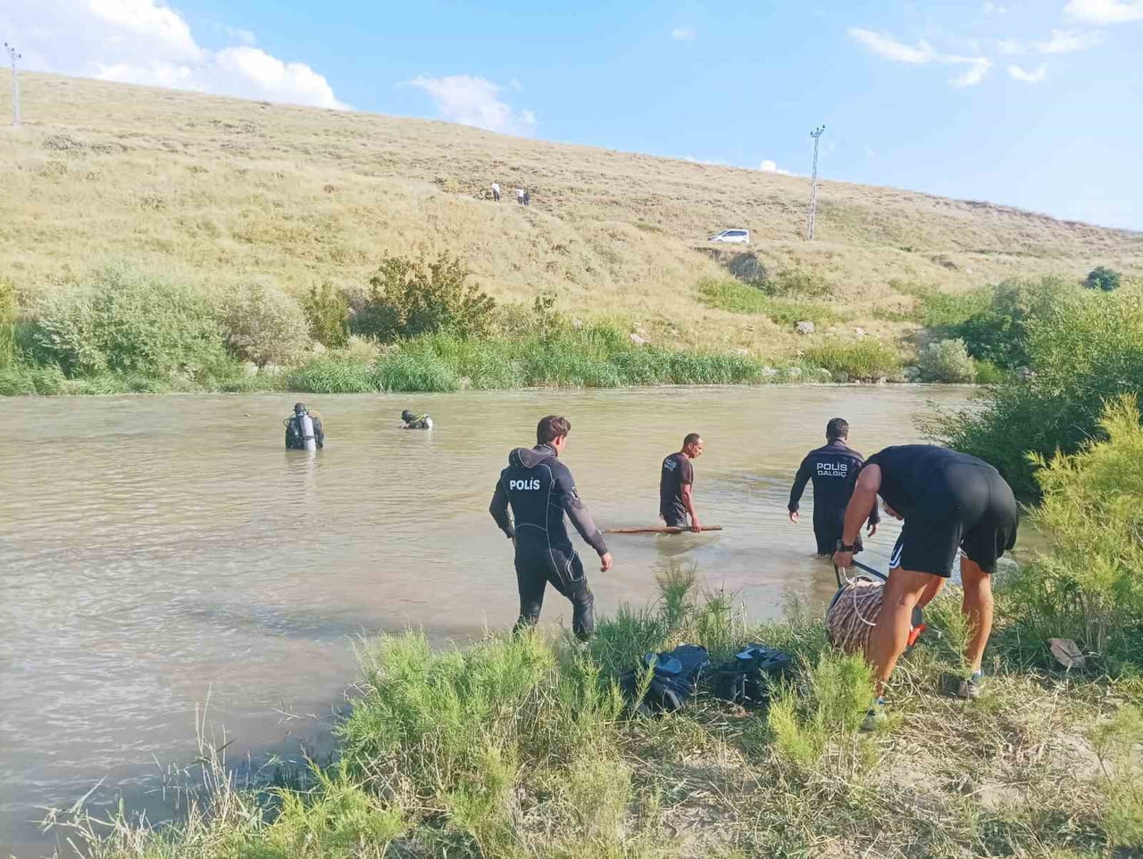 MARDİN’DEN ÇOBANLIK YAPMAK ÜZERE MUŞ’UN BULANIK İLÇESİNE GELEN CAN AİLESİNİN ÇAYA DÜŞEN 6 VE 8...