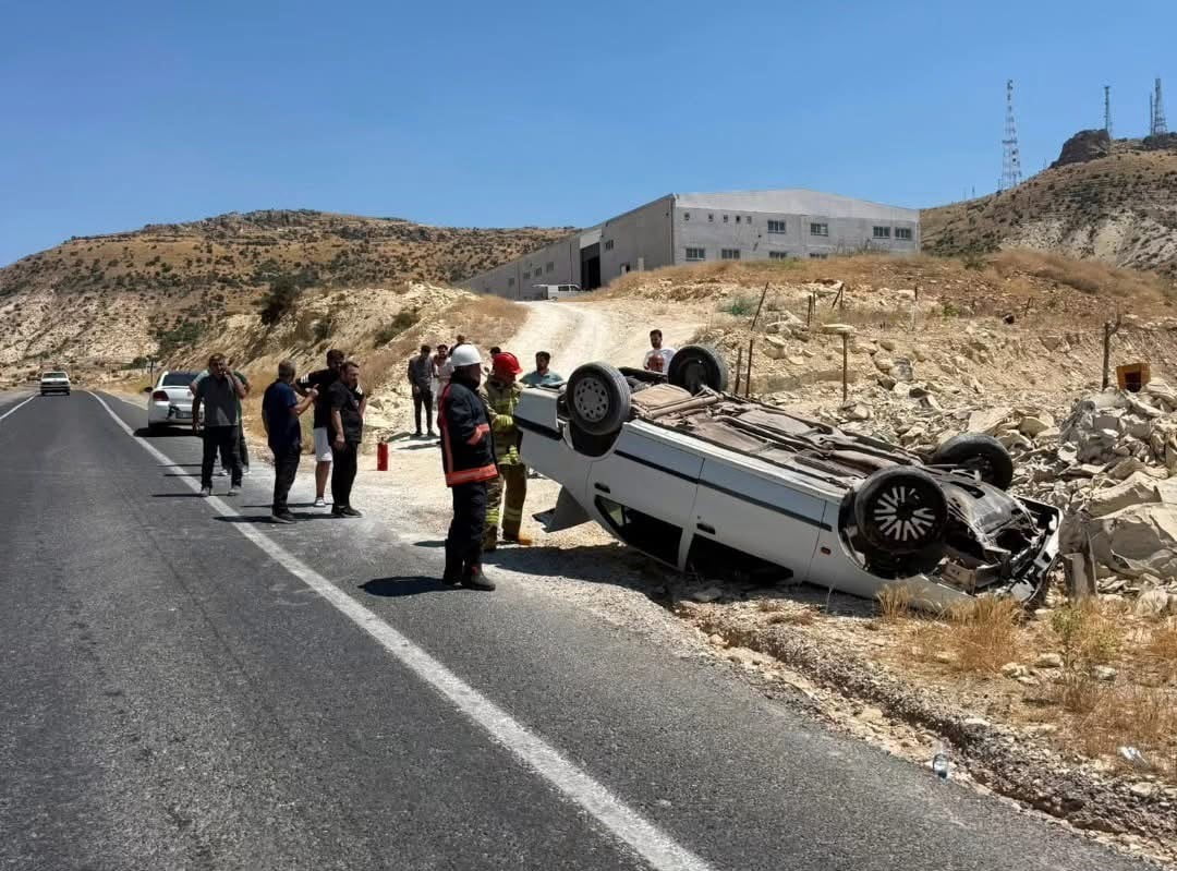 MARDİN’İN MAZIDAĞI İLÇESİNDE MEYDANA GELEN TRAFİK KAZASINDA OTOMOBİLİN TAKLA ATMASI SONUCU 2 KİŞİ...