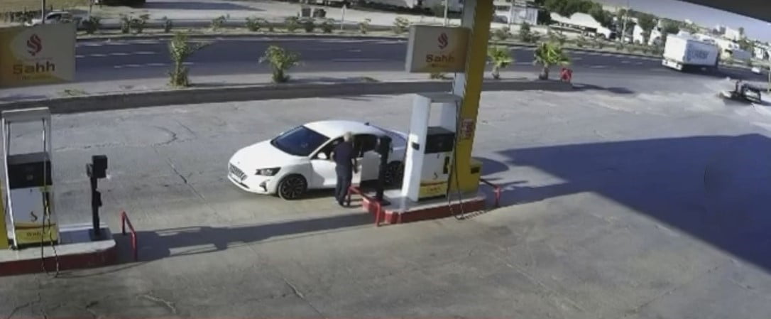MARDİN’İN NUSAYBİN İLÇESİNDE, DÜN AKŞAM SAATLERİNDE YOLUN KARŞISINA GEÇMEK İSTEYEN YAŞLI KADINA...