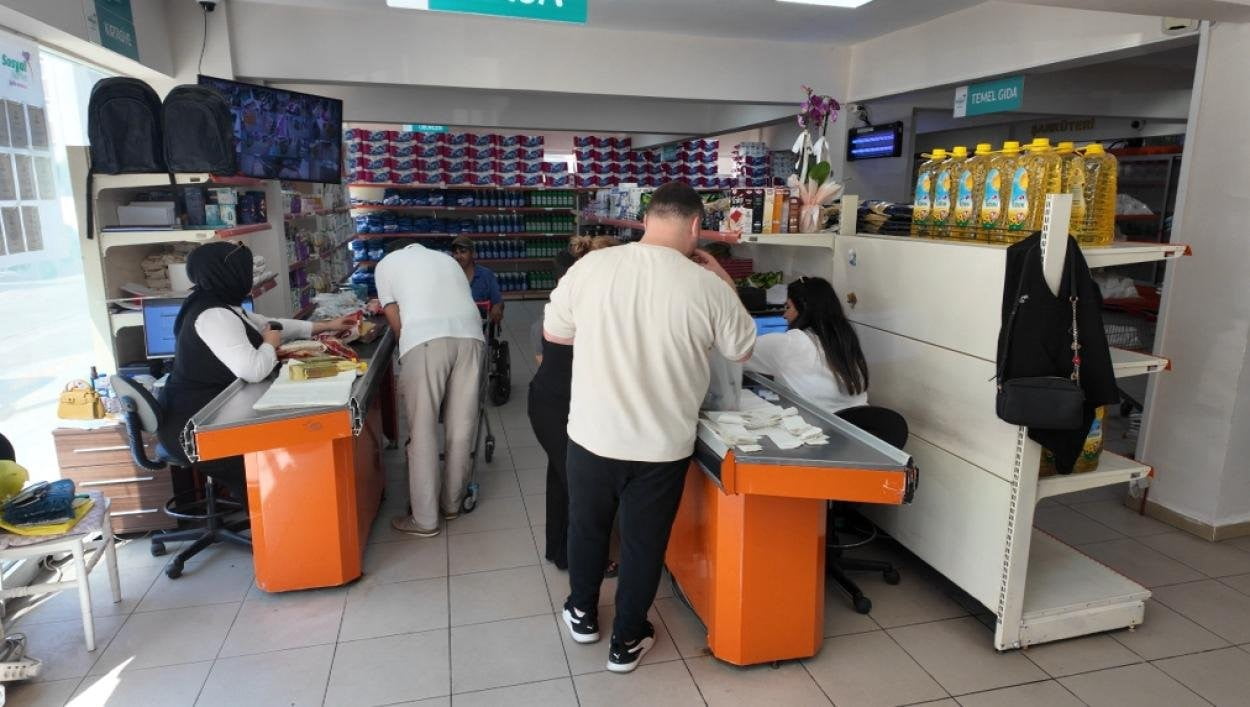 MARKETİ KULLANAN VATANDAŞLAR