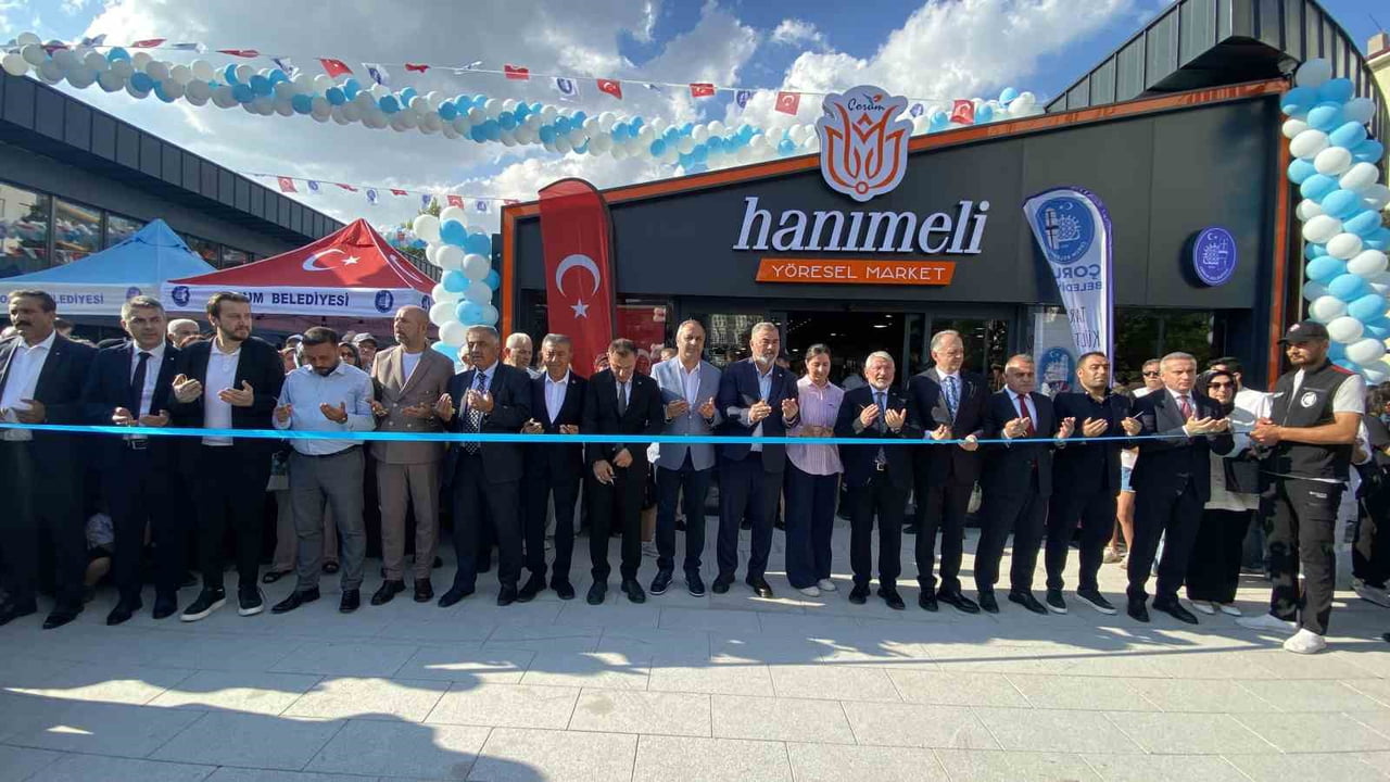 MARKETİN AÇILIŞI PROTOKOL ÜYELERİ TARAFINDAN YAPILDI.