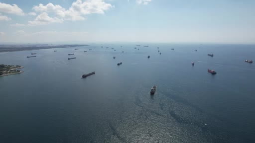Marmara Denizi'ndeki gemi yoğunluğu Avcılar'da böyle görüntülendi