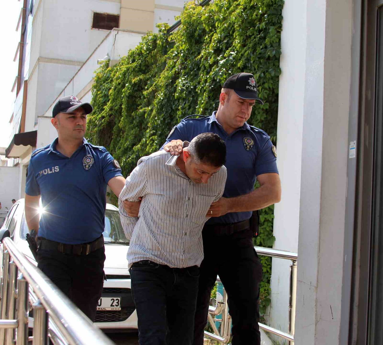 MEHMET L., SEVK EDİLDİĞİ ADLİYEDE ÇIKARILDIĞI MAHKEMECE TUTUKLANARAK CEZAEVİNE...